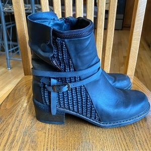 Black leather Nina boots by Mukluk size women 10